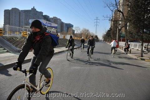 Fixed Gear Bike Riders in cold Beijing