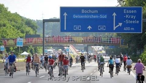 Cyclists on the Autobahn A40 in Germany